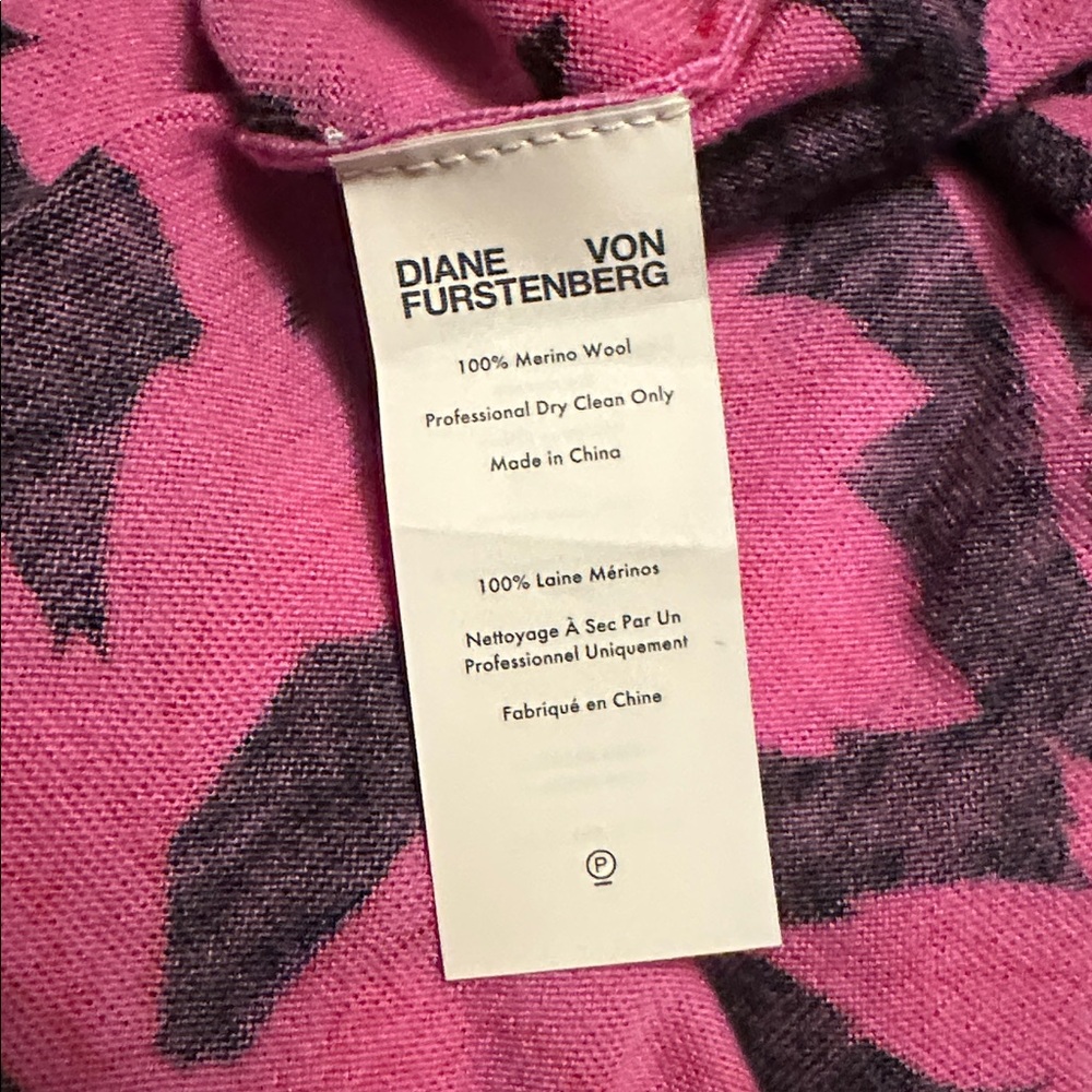 Diane Von Furstenberg Black and Pink Floral Print Knit Dress - Picture 7 of 7